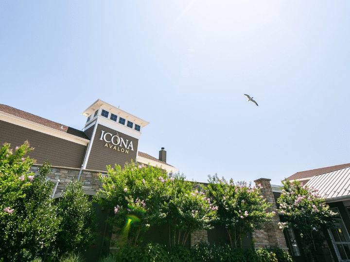 Exterior view of ICONA Hotel Windrift near ICONA Avalon Resort