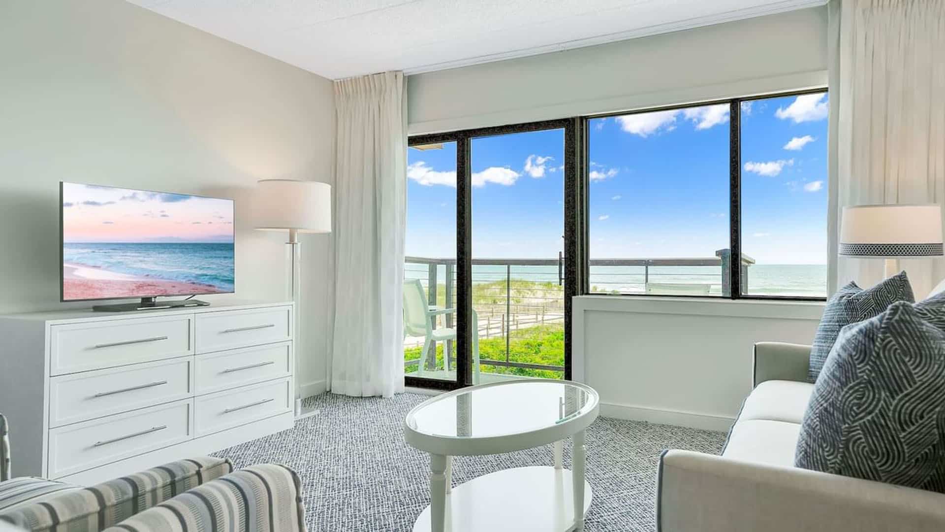 ICONA Windrift oceanfront two bedroom suite