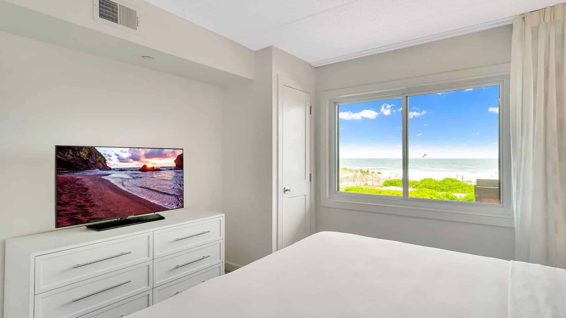 ICONA Windrift oceanfront two bedroom suite bedroom