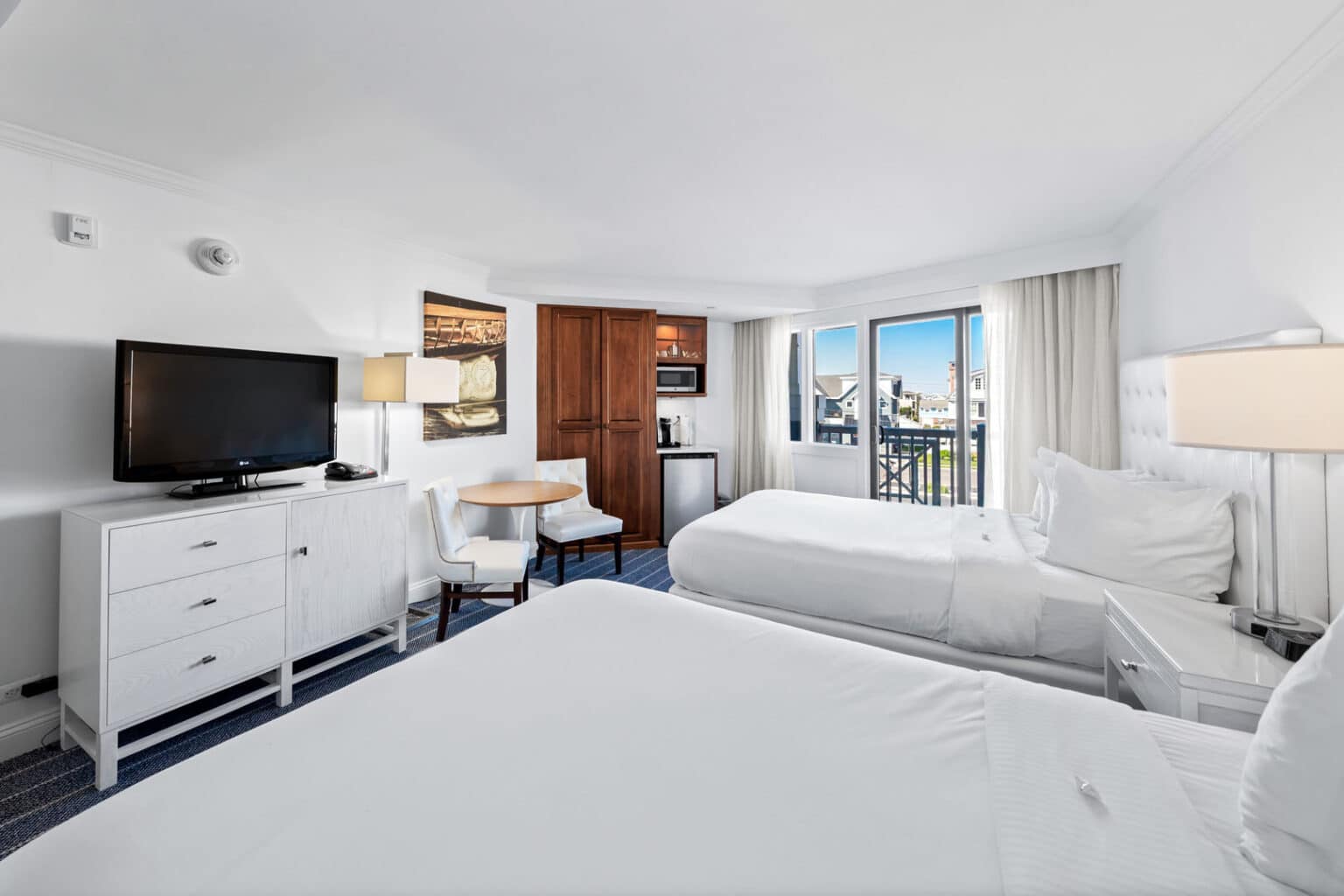 Beachfront Hotel Rooms | ICONA Avalon