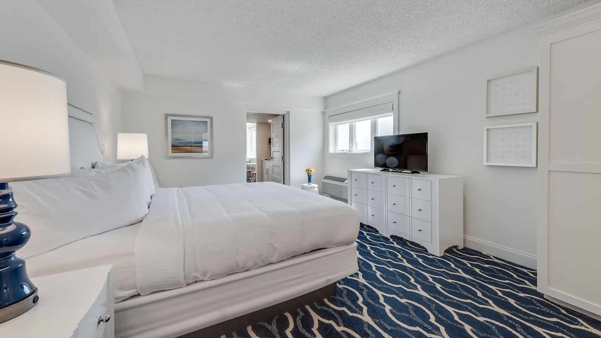 Oceanfront suite bedroom