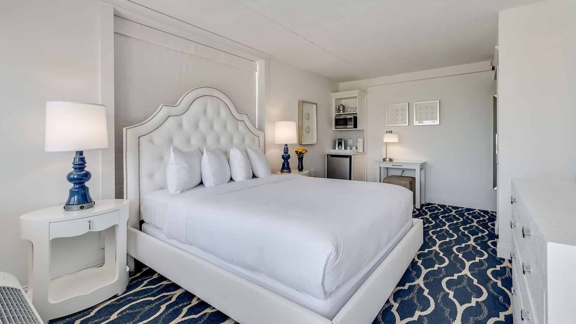 ICONA Cape May classic hotel room queen bed