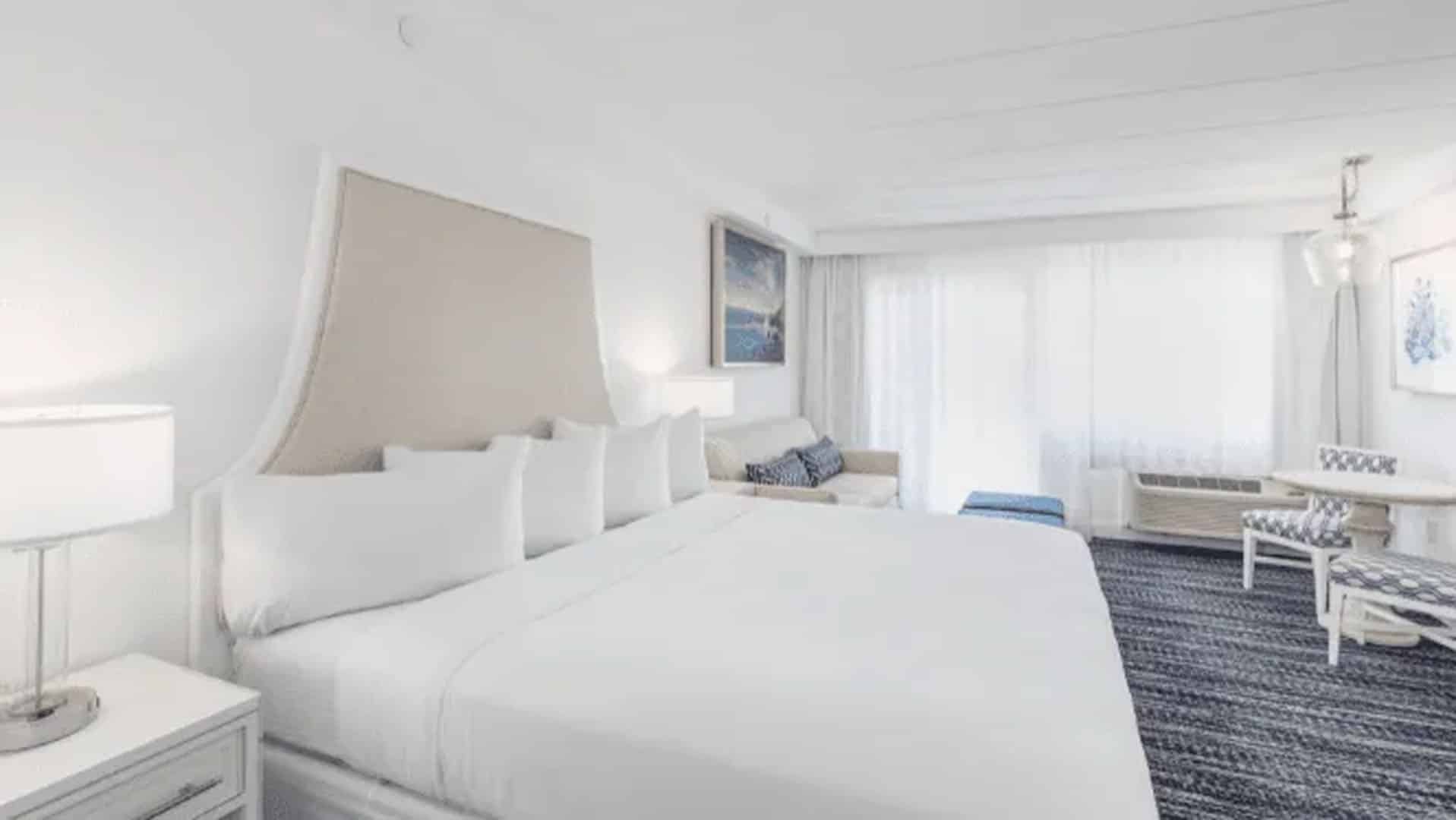 ICONA Windrift signature king studio ADA hotel room bed